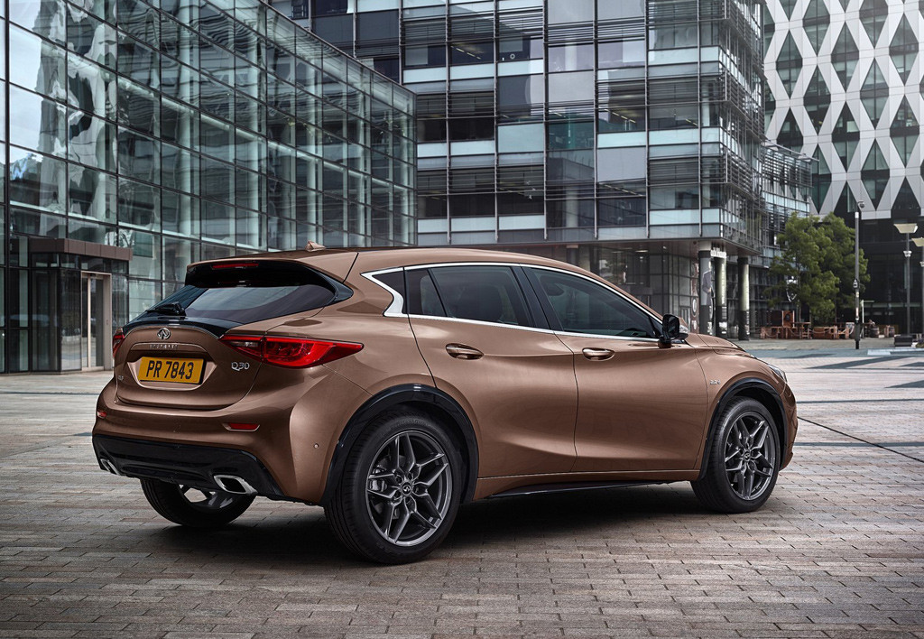 tour-infiniti-q30-2