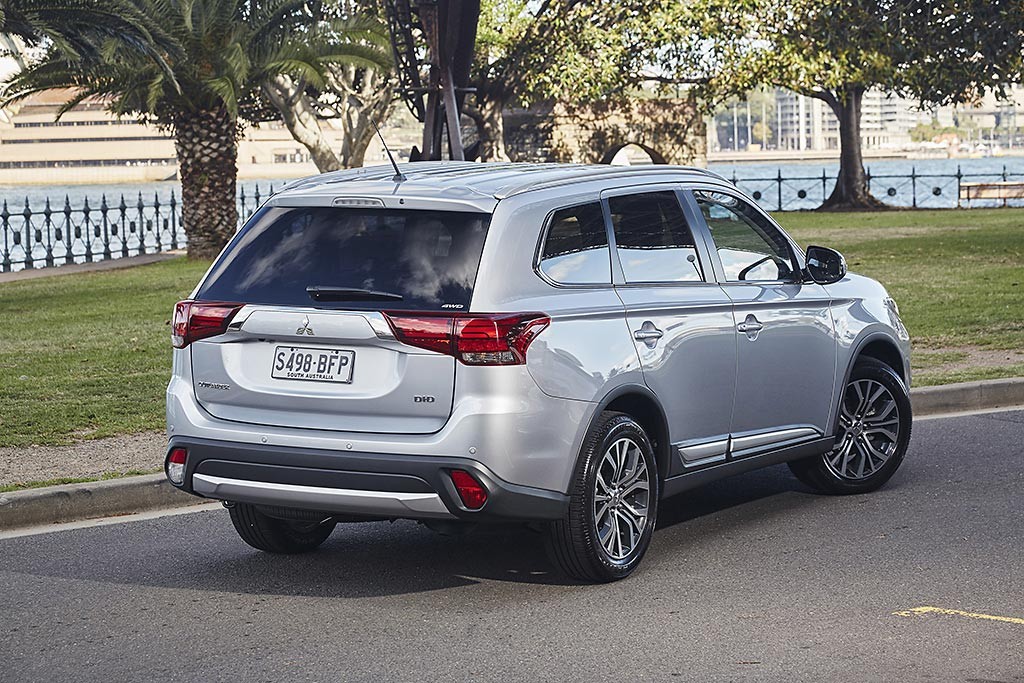MITSUBISHI-OUTLANDER-2