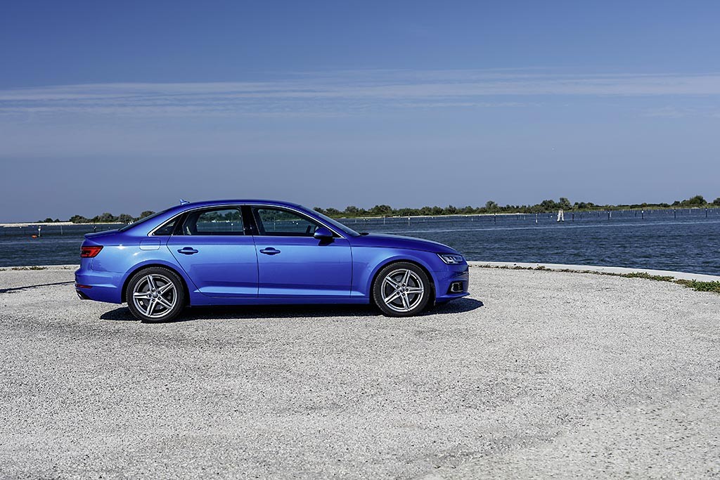 Nuevo Audi A4 - Lateral Nuevo Audi A4 - Lateral