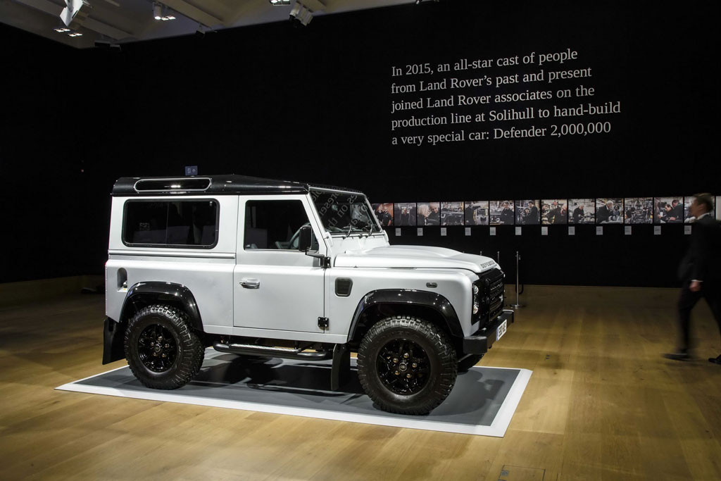 land-rover-defender-numero-dos-millones-subastado-2
