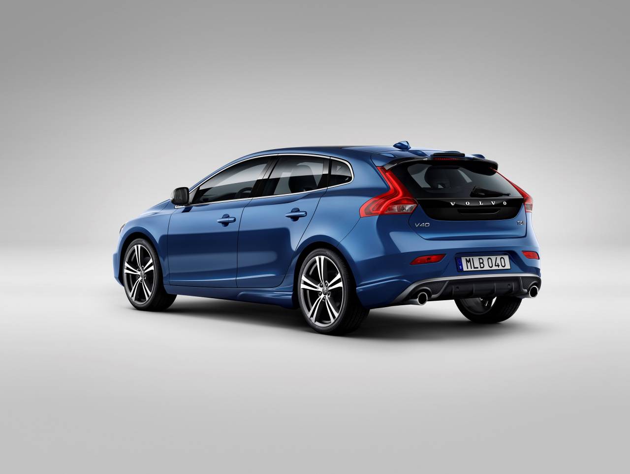 Volvo v40 2016