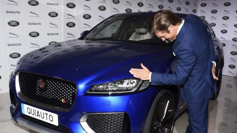 Manuel Díaz el Cordobés y el Jaguar F-Pace