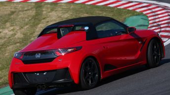 Mugen Honda S660 RA rojo trasera