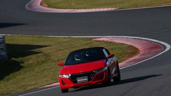 Mugen Honda S660 RA rojo frontal