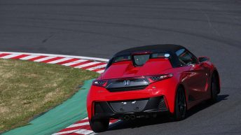 Mugen Honda S660 RA rojo trasera