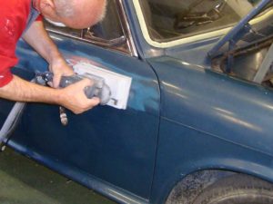 Lijar la carrocería coche clásico