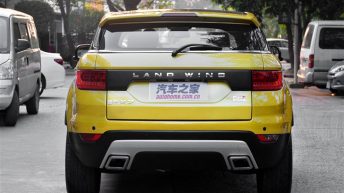 Jiangling Landwind X7 SUV desde atrás copia del Range Rover Evoque