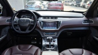 Jiangling Landwind X7 SUV interior copia del Range Rover Evoque