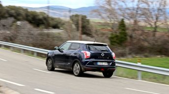 Prueba SsangYong Tivoli paso por curva trasera