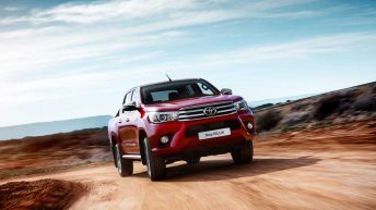 Toyota Hilux 2016 delantera dinámica pista