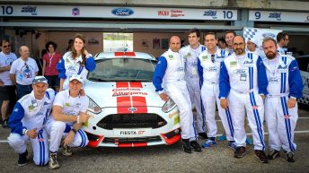 Victoria 24 horas Ford de Altagama/Coches/Love con AFEM Equipo participante antes del inicio de la prueba