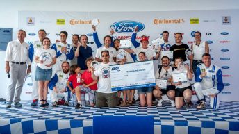 Victoria 24 horas Ford de Altagama/Coches/Love con AFEM Entrega del premio a la asociación