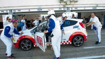 Victoria 24 horas Ford de Altagama/Coches/Love con AFEM cambio de piloto