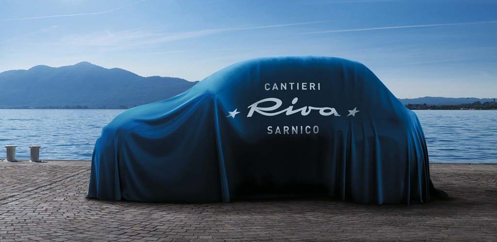 Fiat 500 Riva delanto bajo una lona