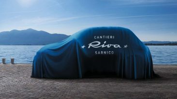 Fiat 500 Riva delanto bajo una lona