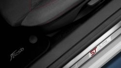Ford Fiesta ST Line umbrales de puertas