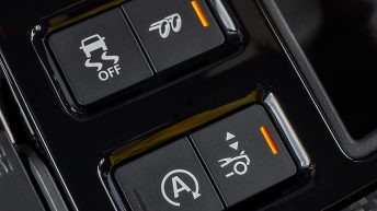 Jaguar F-Type SVR botones