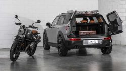 MINI Clubman Scrambler maletero abierto y BMW R NineT