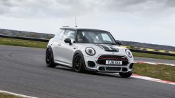 MINI John Cooper Works Challenge blanco frontal