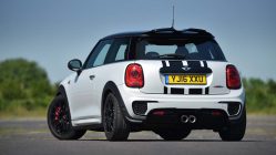 MINI John Cooper Works Challenge blaco trasera