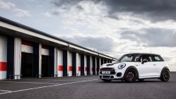 MINI John Cooper Works Challenge blanco frontal