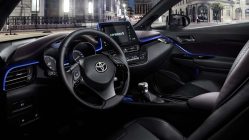 Toyota C-HR interior volante