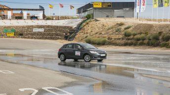 Curso de conducción segura Bosch y Revista Coches Prueba sistemas de estabilidad
