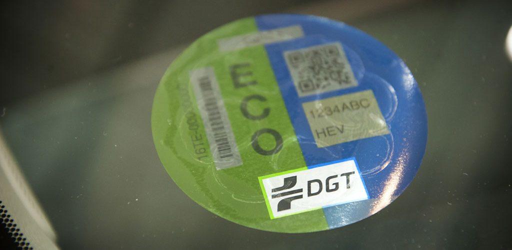 La gama de Toyota y Lexus incorporarán las etiquetas ecológicas de la DGT.