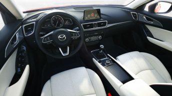 Nuevo Mazda3 2017 Volante ergonómico, nueva pantalla de infoentretenimiento