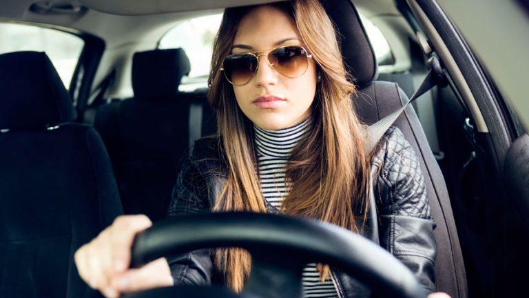 ¿Son correctas las posturas que adoptamos cuando conducimos?