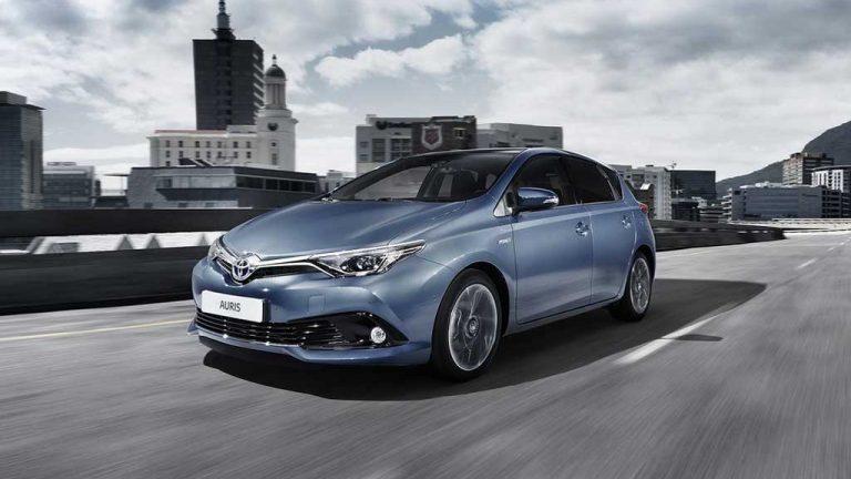Toyota Auris 2016 delantera dinámica