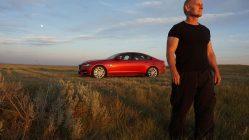 Jaguar XF cazatornados con Tim Baker