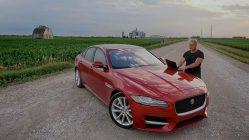 Jaguar XF cazatornados con Tim Baker