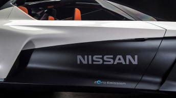 Nuevo Nissan BladeGlider - Logo Nissan en puertas