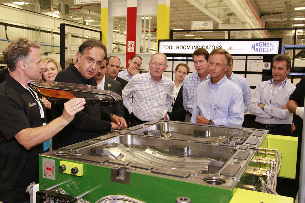 Sergio Marchionne, CEO de Grupo Fiat Chrysler, en la planta de Magneti Marelli