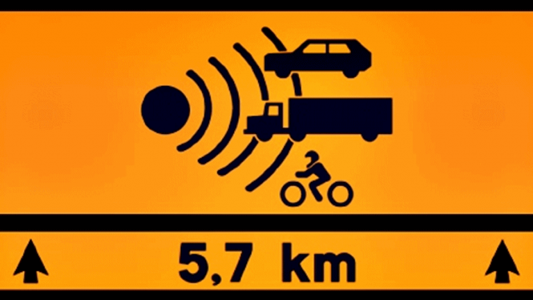 La nueva señal de tráfico advierte de los tramos de carretera especialmente peligrosos.
