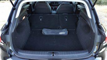 Prueba Fiat Tipo 5 puertas - Detalle del maletero con asientos traseros abatidos