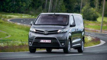 Toyota Proace Furgón delantera dinámica