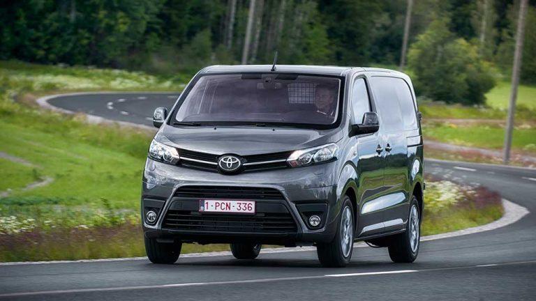 Toyota Proace Furgón delantera dinámica