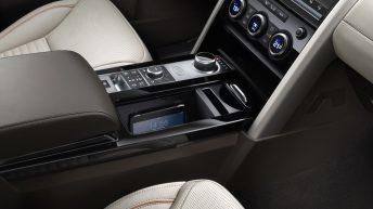 Land Rover Discovery 2017 interior