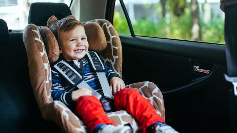 Cinturones flojos y sillas mal colocadas, los errores más frecuentes en la Seguridad Vial infantil.