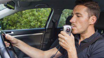 Se calcula que el alcohol podría estar implicado en el 30 y el 50% de los accidentes de tráfico.