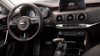 Kia Stinger cuadro de mandos interior