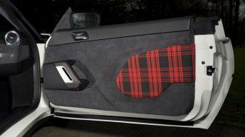 Lotus Evora Sport 410 homenaje James Bond panel puerta