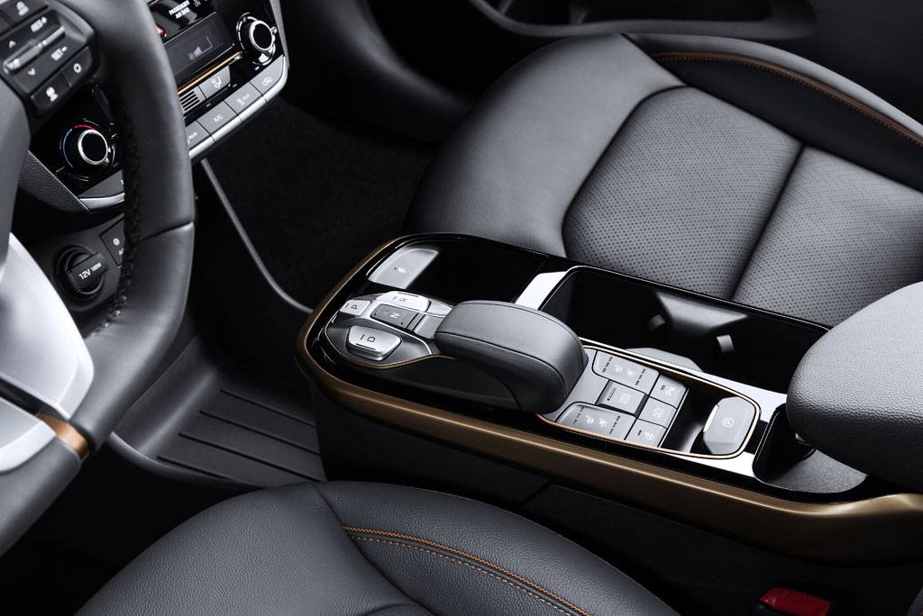 Detalle de los mandos de marcha en la consola del Hyundai IONIQ Electric. Hyundai IONIQ Electric