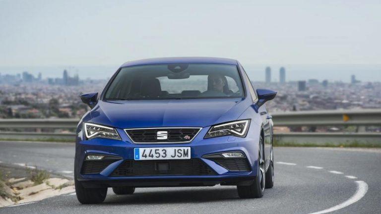 Seat León 2017 frontal en movimiento