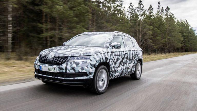 Skoda Karoq 2017 frontal en movimiento