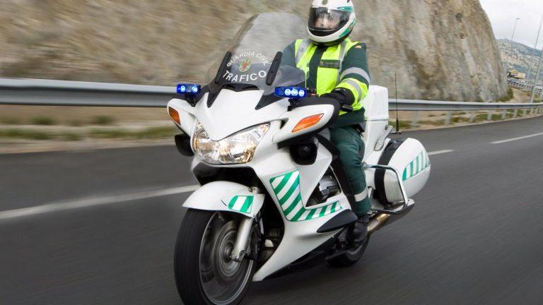 Guardia Civil cobra poner multas