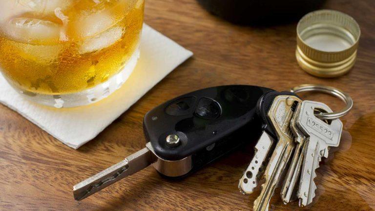 Retirada de carne de conducir para los-reincidentes por alcohol y drogas