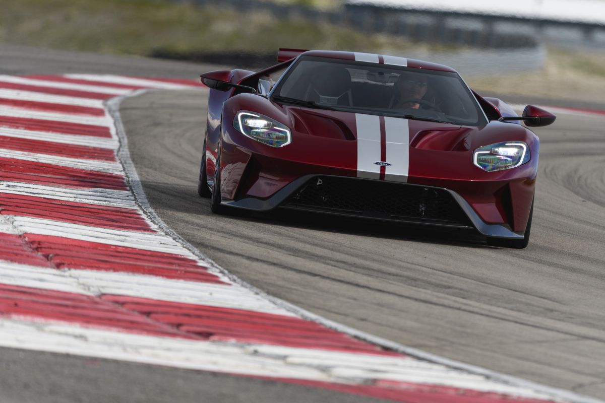 Ford GT 2017 apoyo curva 3
